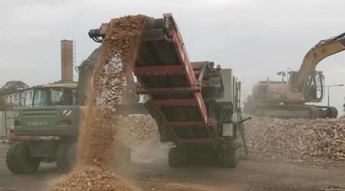 Betondarálót az építési területre! épület csarnok bontás