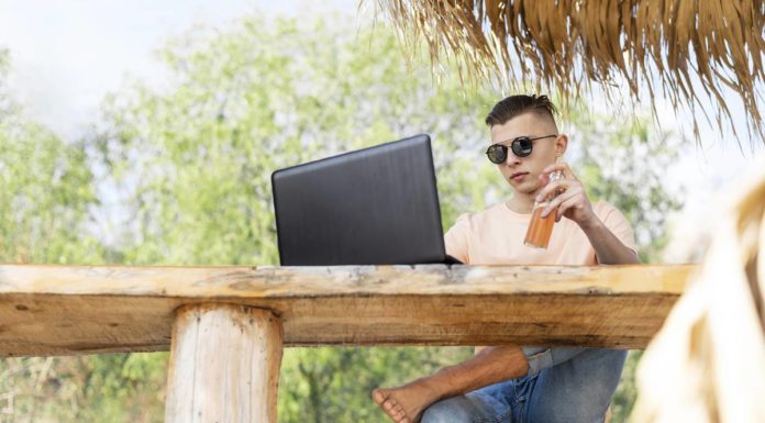 Ha kamaszokkal nyaralunk, akkor jó útitárs a gamer laptop! gamer laptop