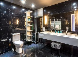 Korszakokon átívelő divat a fekete fehér fürdőszoba fekete feher furdoszoba