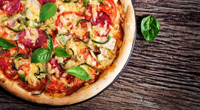 A pizza története: Hogyan hódította meg a világot egy egyszerű tésztás fogás pizza