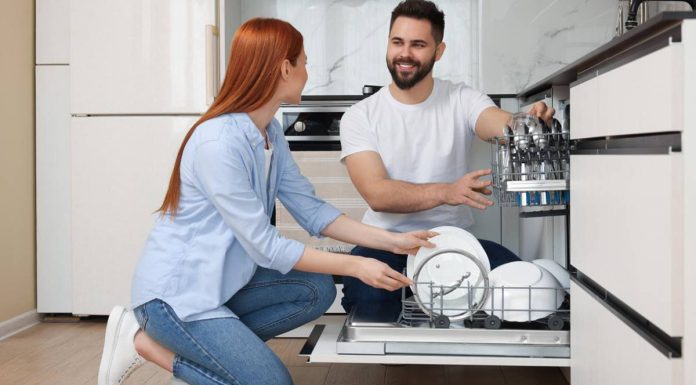 Mosogatógép vs. kézi mosogatás – tényleg víztakarékosabb a gép? mosogatógép