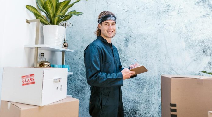 Csomagolás mesterfokon: költöztetéshez elengedhetetlen anyagok költöztetés