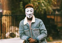 Hogyan ismerhetünk fel egy pszichopatát? maszkos ember