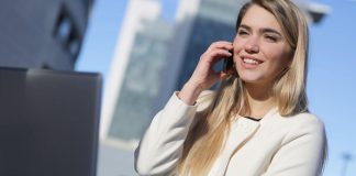 A legjobb középkategóriás okostelefonok listája nő telefonnal