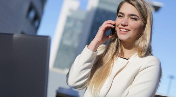 A legjobb középkategóriás okostelefonok listája nő telefonnal