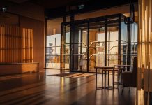 Energiahatékonyság az épületek bejárataiban: megújuló trendek és kihívások előtér