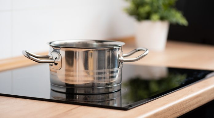 Főzőlapok a modern konyhába: indukció vagy kerámia – mit válassz? fazék a főzőlapon
