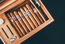 A tölthető elektromos öngyújtók is kiváló ajándék alternatívák lehetnek szivarozás