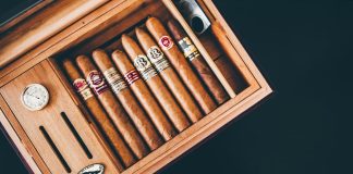 A tölthető elektromos öngyújtók is kiváló ajándék alternatívák lehetnek szivarozás