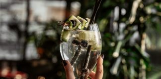Hogyan lehet teljesen átlátszó egy tejes koktél? A milk punch különös kémiája koktél