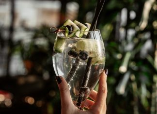 Hogyan lehet teljesen átlátszó egy tejes koktél? A milk punch különös kémiája koktél